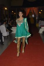 at Designer Aarti Gupta showcases her collection in Wedding Cafe on 23rd Nov 2011 (26).JPG